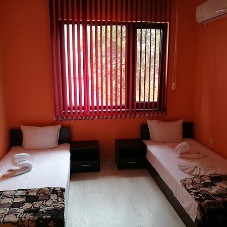 Guest House Karaulanov Elhovo  Esterno foto