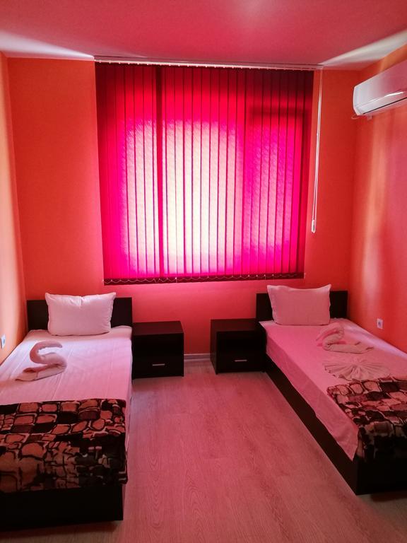 Guest House Karaulanov Elhovo  Esterno foto