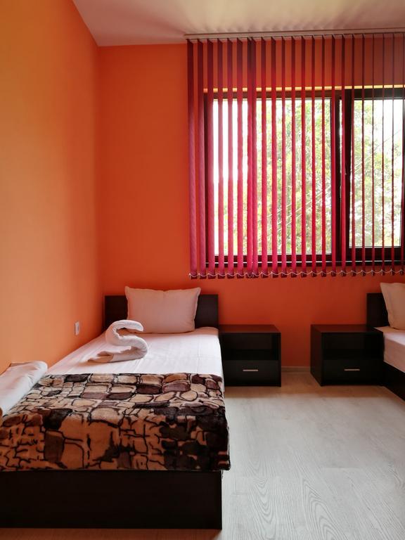 Guest House Karaulanov Elhovo  Esterno foto
