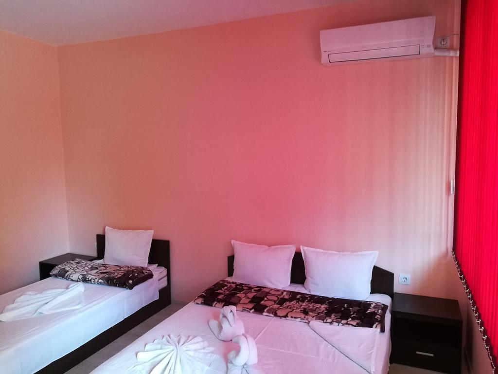 Guest House Karaulanov Elhovo  Esterno foto