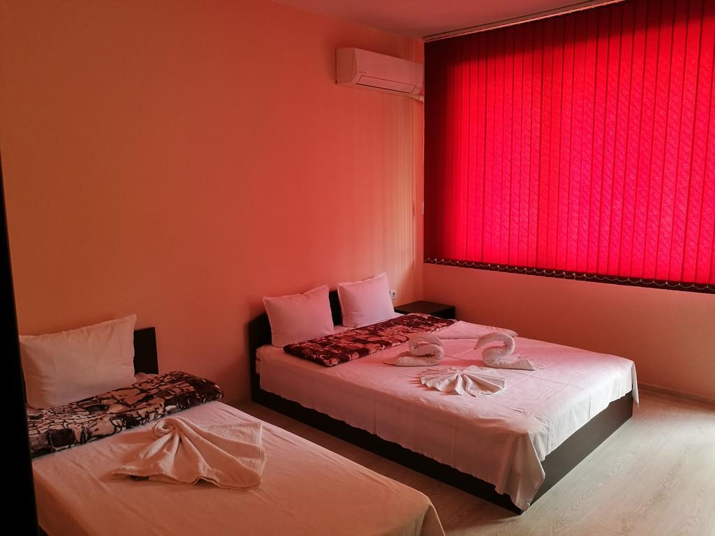 Guest House Karaulanov Elhovo  Esterno foto