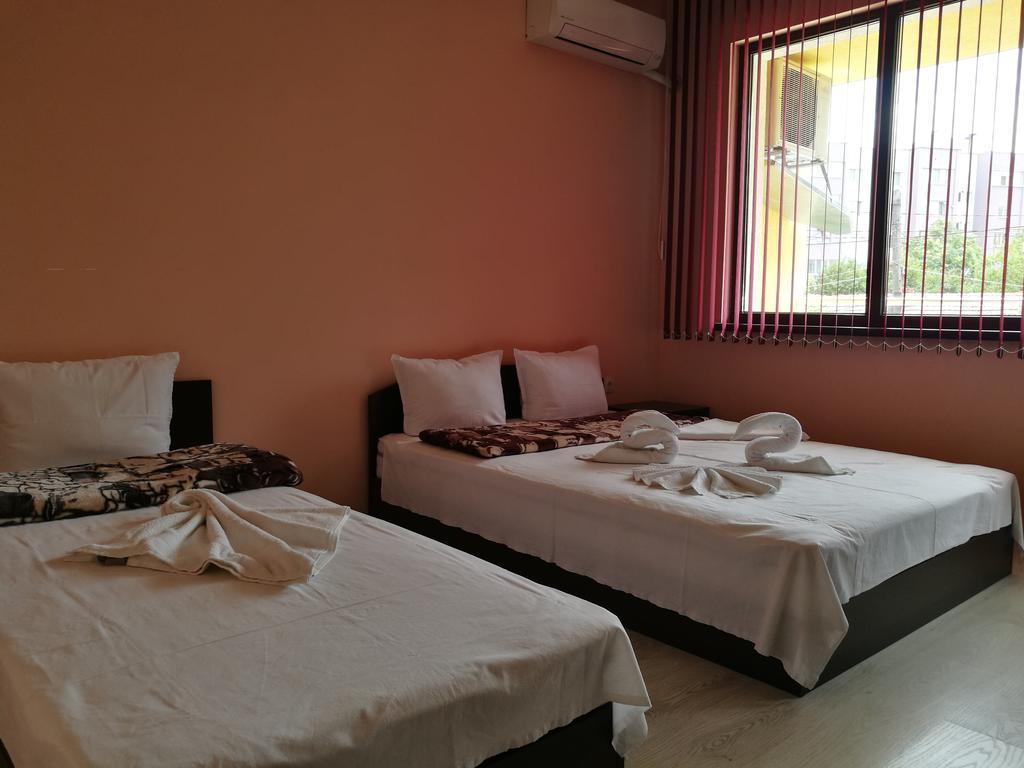 Guest House Karaulanov Elhovo  Esterno foto