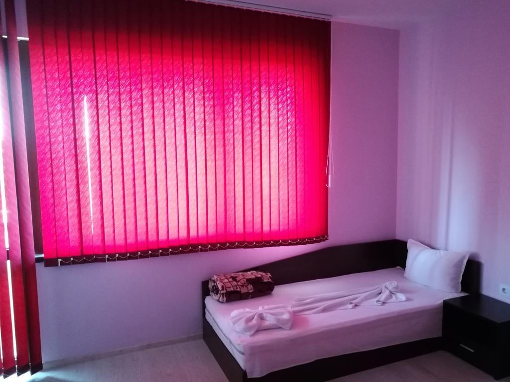 Guest House Karaulanov Elhovo  Esterno foto