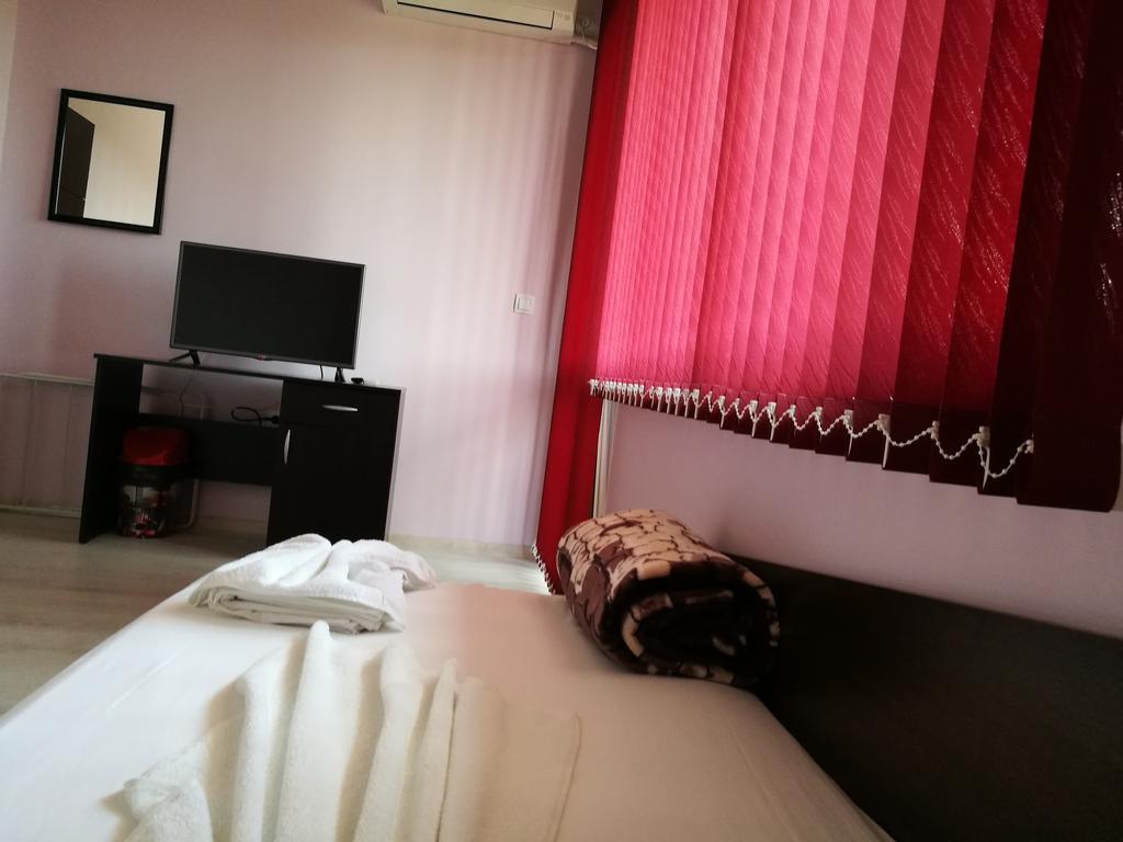 Guest House Karaulanov Elhovo  Esterno foto