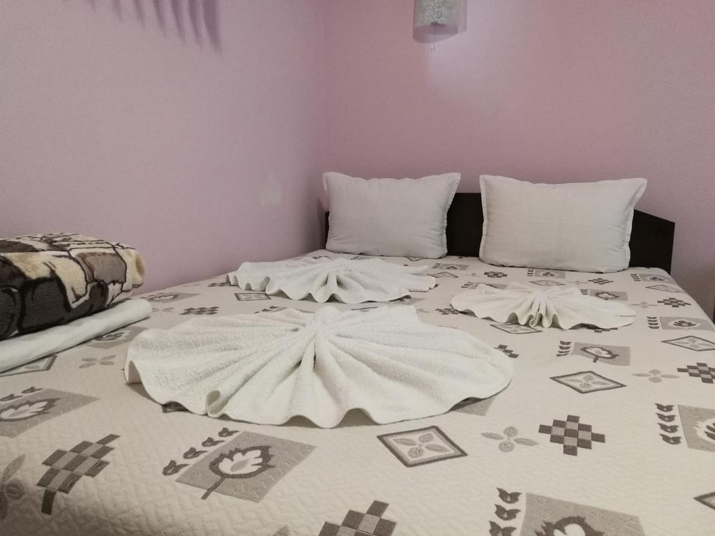 Guest House Karaulanov Elhovo  Esterno foto